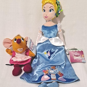 Retired New with Tags Princess Embroidered Spring Fair Cinderella Suzy Mouse Disney Store Plush Bean Bag Doll Beanbag mouse