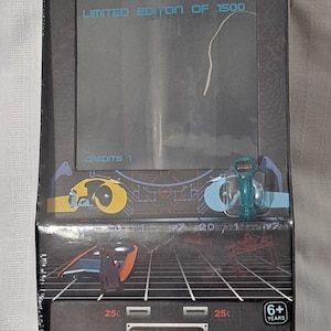 New 2010 Official SDCC San Diego Comic Con Limited Edition 1,500 Disney Tron Arcade Style Battery Operated figure