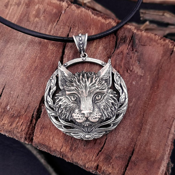 Silver lynx head pendant. Spirit animal jewelry. Antique silver lynx bobcat necklace. Lynx jewelry. Totem animal. Fantasy woodland jewelry