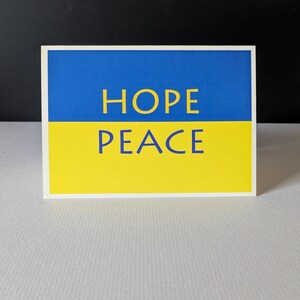 Tarjeta de felicitación de paz y esperanza de Ucrania: pensando en ti, enviando amor, enviando un abrazo, hola, consuelo, empatía, permaneciendo unidos, fuerza