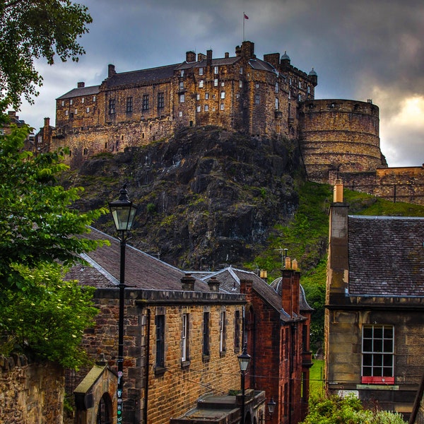 Edinburgh Castle from the Vennel, printable photograph, wall art ( downloadable digital file ),  Edinburgh printable, Christmas present.