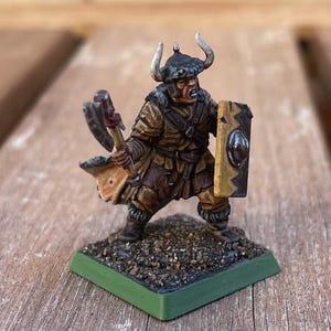Male Human Barbarian,  Fighter, or Paladin Miniature, Handpainted. For Frostgrave, Dungeons & Dragons, Pathfinder, or other tabletop games.