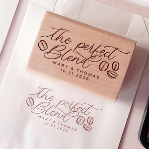 Carimbo de casamento The Perfect Blend, mangas para xícaras de café, carimbo personalizado para chá de panela, festa para viagem, carimbo para copos, lembranças de casamento DIY