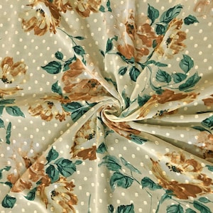 Tessuto stampato in chiffon Swiss Dot - Fiori color marrone vaniglia verde 4 1/2&quot; - CFPR006 - Venduto tagliato su misura