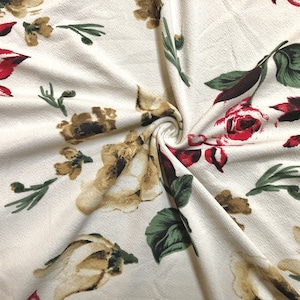 Tela estampada Liverpool Knit - Rosas dibujadas en rojo vainilla - LVPR269 - Se vende cortada a medida - Tela para prendas de vestir