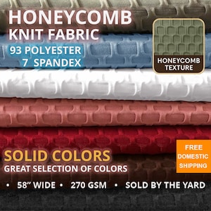 Op de afbeelding: Honeycomb gebreide stof in verschillende effen kleuren. De afbeelding toont stofstalen in tinten bruin, blauw, wit, koraal en rood. De stof is 147 cm breed en gemaakt van 93% polyester en 7% spandex. De tekst luidt "Honeycomb Texture".