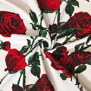 Tela estampada Liverpool Knit - Rosas sombreadas en rojo marfil - LVPR320 - Se vende cortada a medida - Tela para prendas de vestir