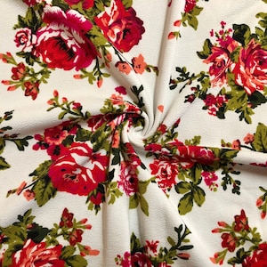 Tela estampada Liverpool - Marfil, rojo, oliva, ramo de rosas - LVPR309 - Se vende cortada a medida - Tela para prendas de vestir