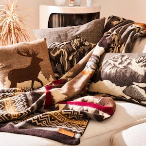 Blanket Hunting Man Cave Decor for Cabin Blanket Man Cave Gift for Him Cozy Throw Blanket for Hunting Cabin Bear Bedding Hunting Bedspread
