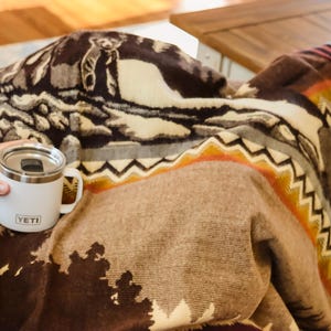 Blanket Hunting Man Cave Decor for Cabin Blanket Man Cave Gift for Him Cozy Throw Blanket for Hunting Cabin Bear Bedding Hunting Bedspread