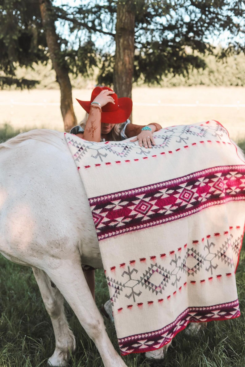 Horse Riding Blanket Pink Southwestern Throw Blanket Equestrian Gifts for Women Pink Western Decor Boho Blanket for Girl Aztec Style Bedding