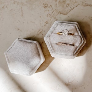 Ringschatulle Samt Ivory | Doppelschlitz | Hexagon Samt Ringschatulle | Verlobungsring Box | Hochzeit Ring Box | Braut Detail Prop