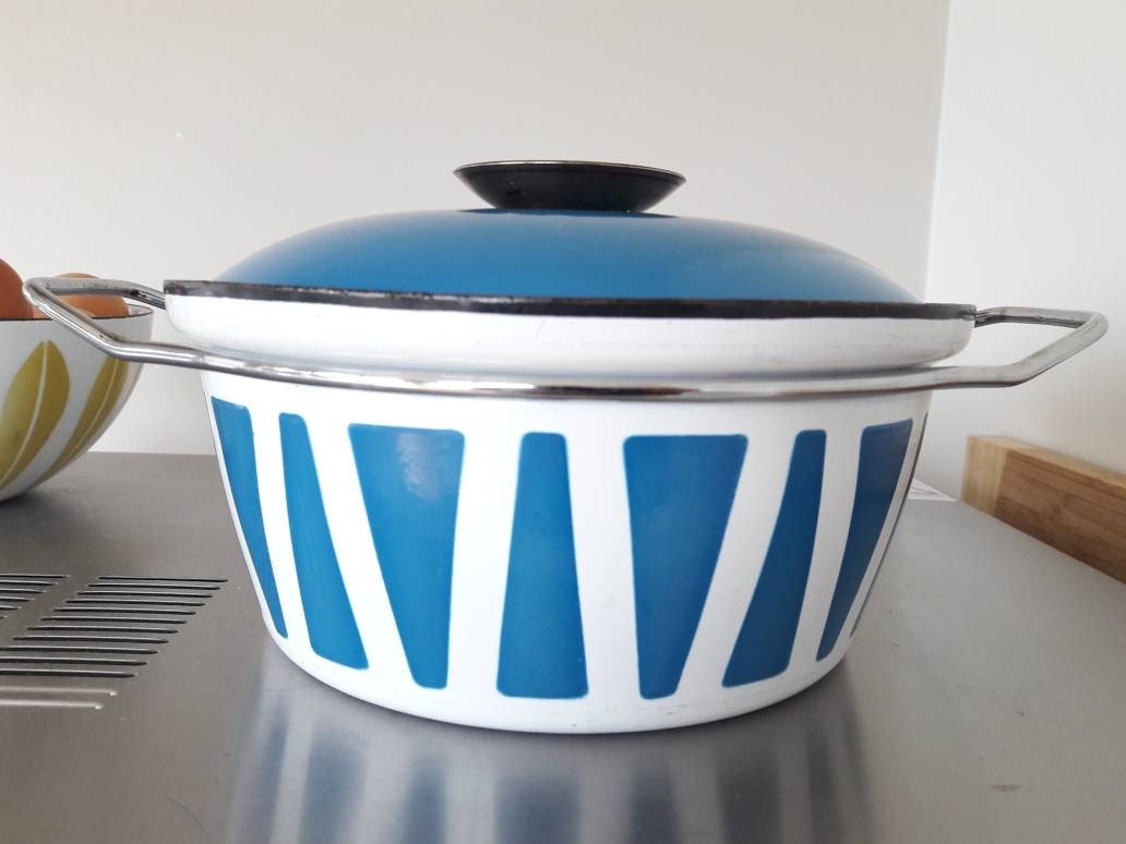 blue and white oven dish