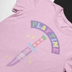 Gruselig süß, Pastel Goth, Killer Kawaii, Spielzeit, Messerkampf, Horrorfilm, Retro Stabby Geschenk, Unisex Soft Grunge, T-Shirt