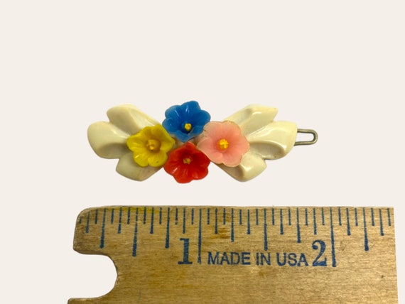 1950s Vintage White Plastic Bow Barrette with Col… - image 3