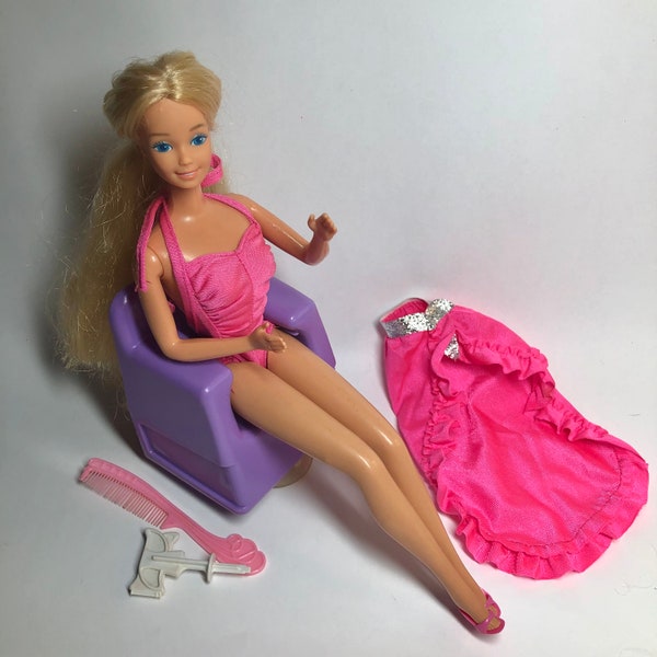 1982 Twirly Curl Barbie with chair & other accessories - 80s, Superstar Era, Mattel