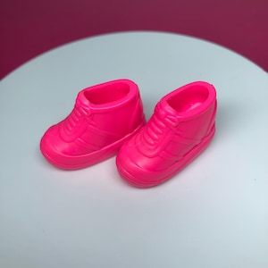Barbie PICTURE POCKETS Neon Pink Sneaker Doll Shoes - 2000, Mattel