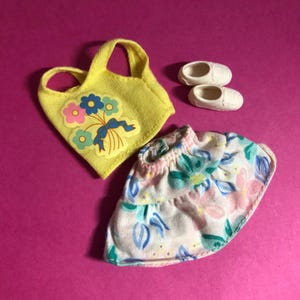 1988 Skipper LOOKIN LIVELY Fashion #2592 - Yellow Top, Floral Skirt & Sneakers - 80s, Barbie - Mattel