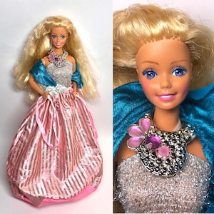 Robe Barbie Jewel Secrets 1982 – Mattel – Comme Neuve – Collection Black Label