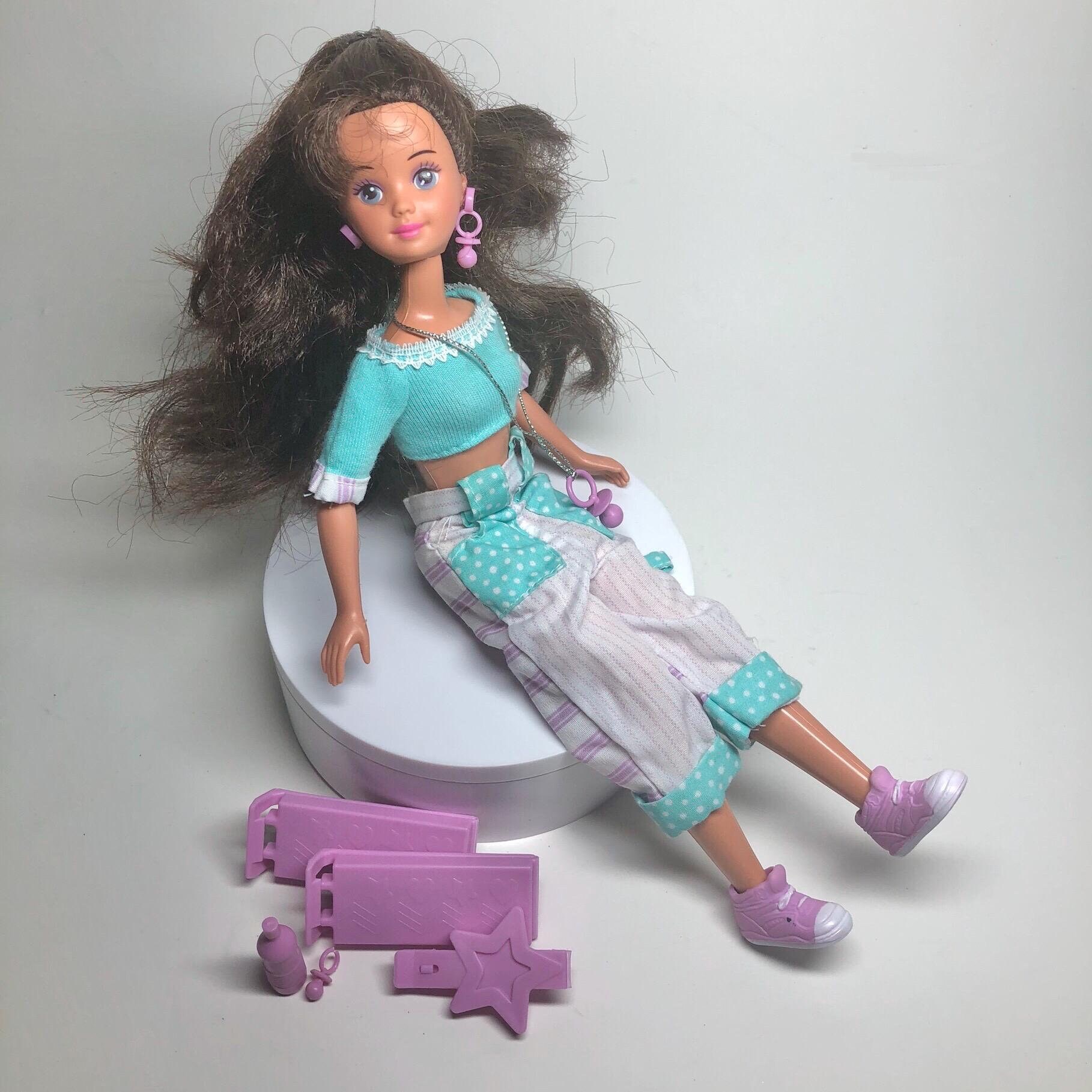1993 Cool Crimps Courtney Doll - Near Complete - Skipper Friend