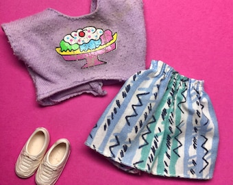 1988 Skipper LOOKIN LIVELY Fashion #2591 - Tee Shirt, Shorts & Sneakers - 80s 90s Barbie Mattel - Vintage