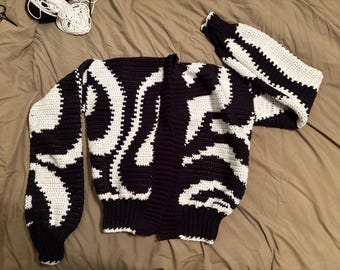 B&W Cropped Häkel Pullover