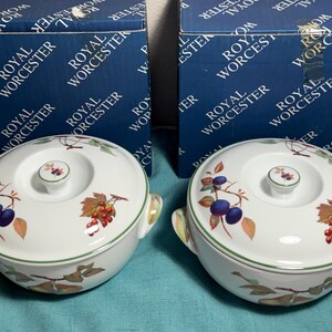 MINT Pair Royal Worcester Evesham Vale 1.5 Pt Covered Casserole Dishes In Box