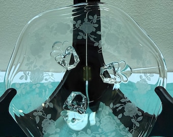 Bonbonnière Fostoria vintage à 3 pieds, élégante coupe en verre, décor floral transparent, 18 cm (7 pouces), en parfait état.