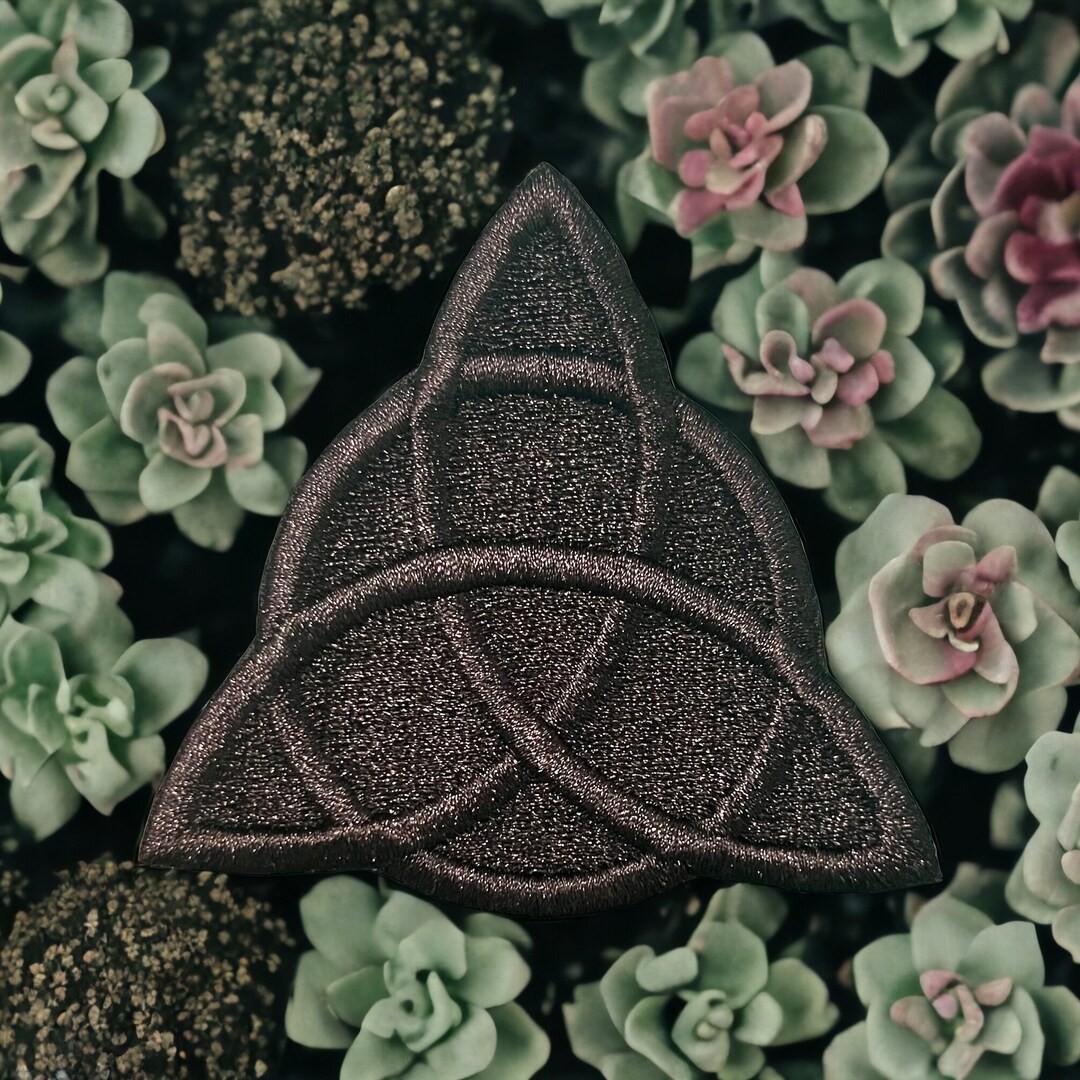 Bague 'Charmed' Triquetra En Titane Gravé - Acier Inoxydable - Marque HBJ - Neuf Avec étiquette