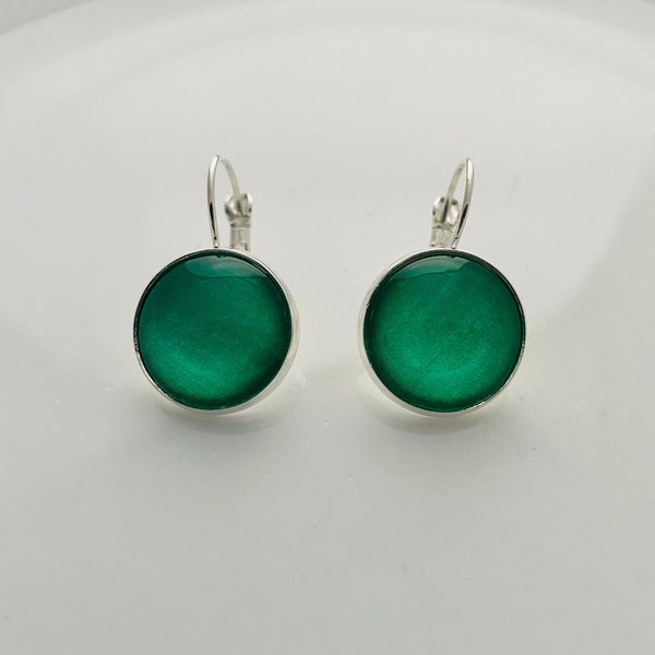 green dangle earrings for women, green earrings, glass drop earrings, birthday gift for friend, mom birthday gifts, emerald green earrings