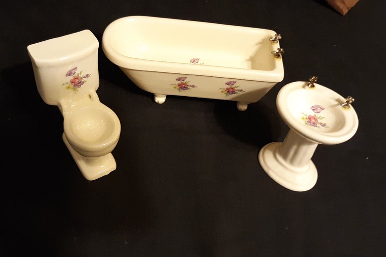 Miniature Dollhouse Porcelain Floral Bathroom Sink Commode And Tub Set