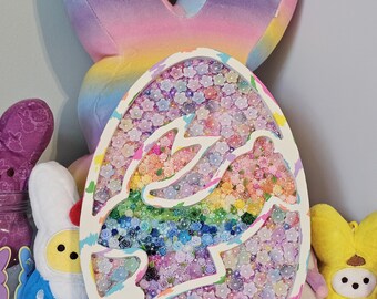 Huevo de Pascua y conejito de Pascua con flores, bandeja de madera para decoración de pared