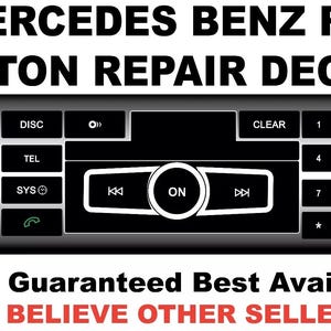 Könnte beinhalten: Ein schwarzer und silberner Mercedes Benz Radio-Knopf-Reparatur-Aufkleber-Satz. Die Aufkleber zeigen den Text "RADIO", "DISC", "NAVI", "TEL", "SYS", "CLEAR", "ON", "KK" und die Zahlen 1 bis 9, "*" , "0" und "#" . Der Text "100% Guaranteed Best Available DON'T BELIEVE OTHER SELLERS BS!" ist unter dem Radio gedruckt.