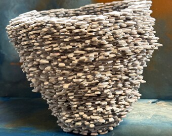 Jigsaw puzzle sculpture vase