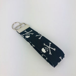 Schlüsselband schädel schwarz weiß  Baumwolle Trend Accessoire Schultüte Schlüsselbund Anhänger Band Schlaufe Geschenk Stoff Muster keyfob