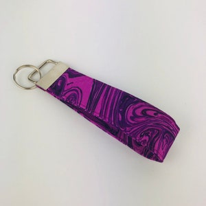 Schlüsselband lila Wirbel Marmor Effekt Baumwolle Sommer Accessoire Schultüte Schlüsselbund Anhänger Band Schlaufe Geschenk Stoff Muster
