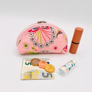 Kleine rosa Tasche mit Blumen