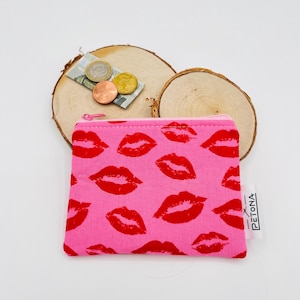 Kleine rosa Tasche Kussmund Lippenstift kleines Portemonnaie
