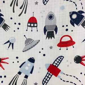 Tessuto di mussola venduto al metro 0,5 metri razzo spaziale Mull panno per ruttini tessuto per bambini tessuti per bambini tessuto per pannolini Mull garza per pannolini ragazzo bambino astronave UFO