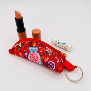 Kleine rote Tasche für Lippenstifte mit Süßigkeiten Motiv  Schlüsselanhänger