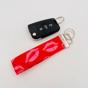 Rotes Schlüsselband mit Kussmund kleines Geschenk für Frauen