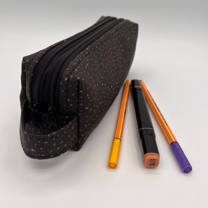 Zwarte etui met twee vakken grijze stippen voor herencadeau