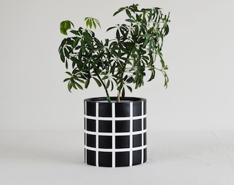 Grid Cylinder Plant Pot, Matte Black and White Planter, Large Decorative Planter, Medium Pots for Plants, Indoor Plant Pot, Outdoor Pots