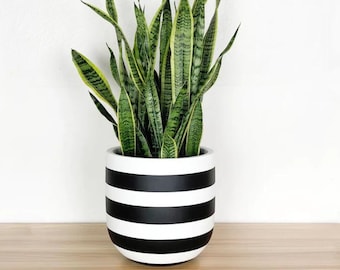 Rugby Plant Pot Black and White Striped, Plant Pots with Drainage, Aesthetic Planters, Decorative Planter Pots, Modern Plant Stand Pots