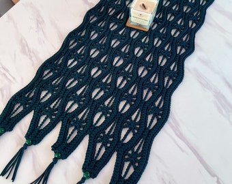 Green Lace Table Runner: Handcrafted Polyester Table Decor
