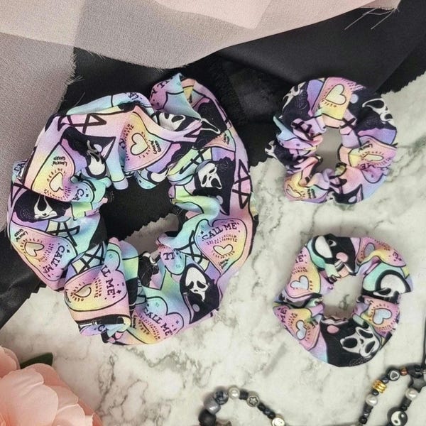 Conjunto de coleteros Fan art Scream Ghostface: Accesorios para el cabello arcoíris pastel / Llámame