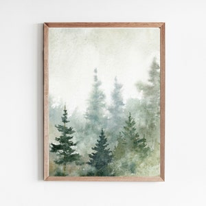 Puede incluir: Una pintura de acuarela de una escena de bosque brumoso con altos &aacute;rboles de hoja perenne en tonos de verde y gris.