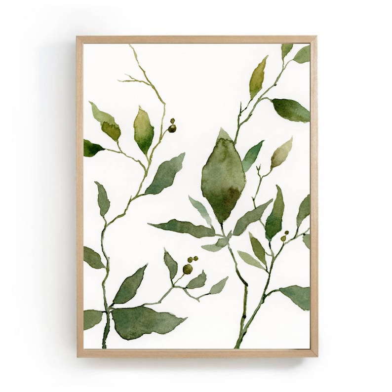 Puede incluir: Una pintura de acuarela de hojas verdes y ramas sobre un fondo blanco. Las hojas est&aacute;n pintadas en un estilo suelto y fluido, y las ramas son delgadas y delicadas. La pintura est&aacute; enmarcada en un marco de madera natural.
