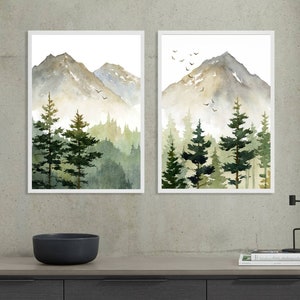 Puede incluir: Dos pinturas de acuarela enmarcadas de una cordillera con un bosque en primer plano. Las pinturas est&aacute;n en marcos blancos y est&aacute;n colgadas en una pared gris.
