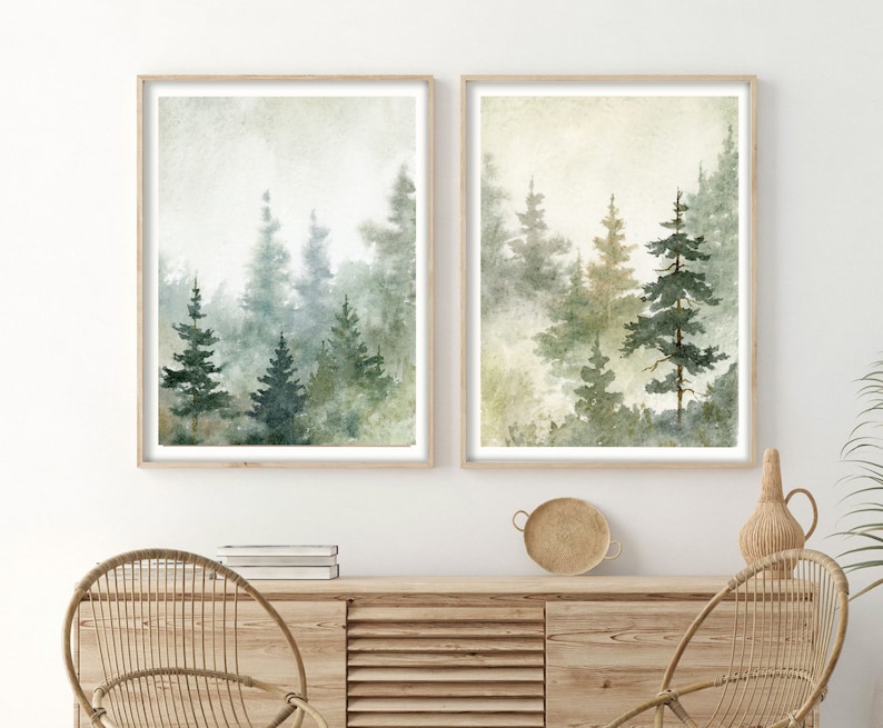 Puede incluir: Dos pinturas de acuarela enmarcadas que representan una escena de bosque con &aacute;rboles verdes y un fondo brumoso.